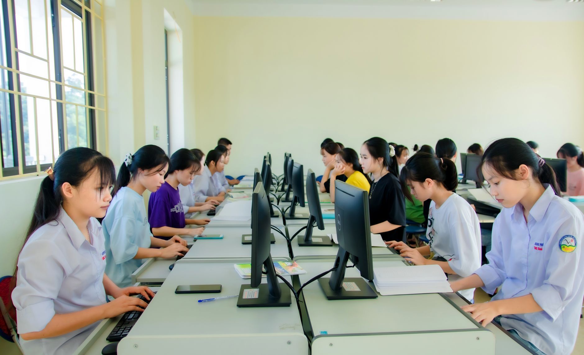 BIGGEST EXAM FAIL: Students Left Stranded as Delhi HC Upholds Centre's Telegram Ban Order Ahead of NEET Retest