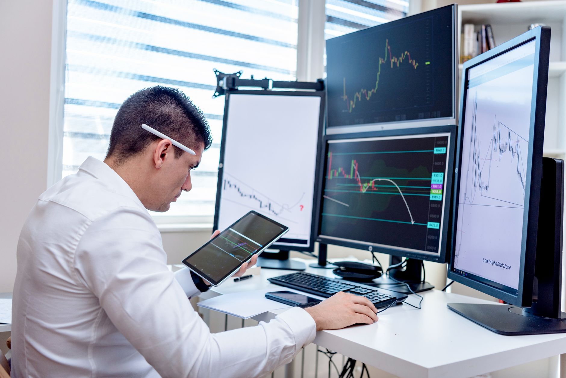 Unlock the Secrets of Ashish Kacholia's Portfolio: 12 Stocks That Could Make You Rich in 2026